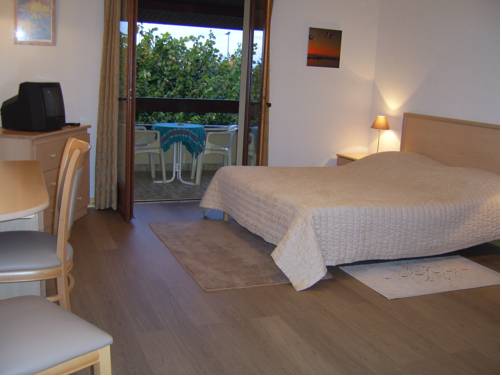 Imagen de la habitación del Hotel Les Pavillons du Golf. Foto 5