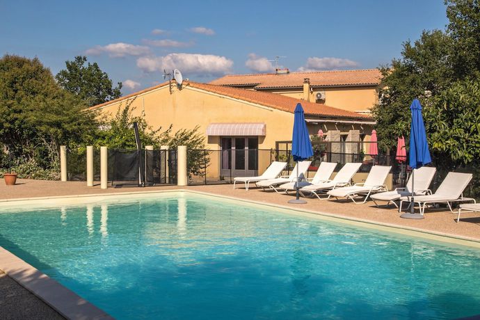 Imagen de la piscina del Hotel Les Persedes Sud Ardeche. Foto 20