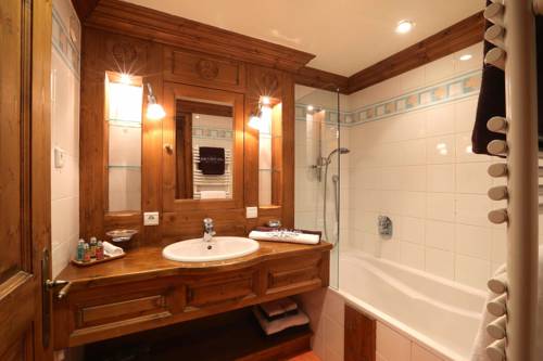 Imagen de la habitación del Hotel Les Peupliers. Foto 3