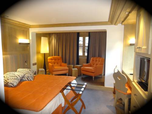 Imagen de la habitación del Hotel Les Peupliers. Foto 9