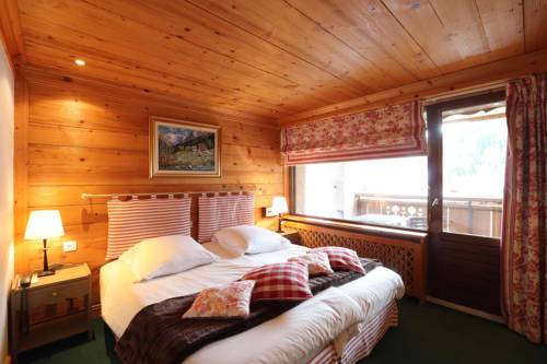 Imagen de la habitación del Hotel Les Peupliers. Foto 11