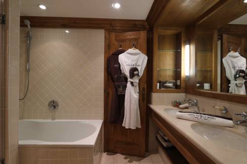 Imagen de la habitación del Hotel Les Peupliers. Foto 14