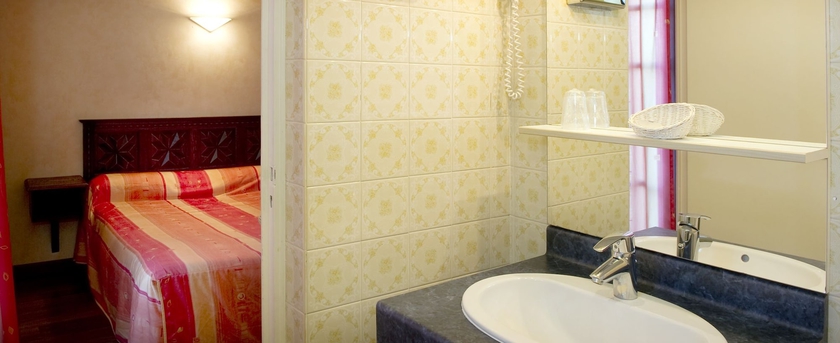 Imagen de la habitación del Hotel Les Peyri&egrave;res. Foto 8