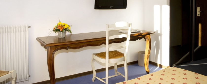 Imagen de la habitación del Hotel Les Peyri&egrave;res. Foto 14