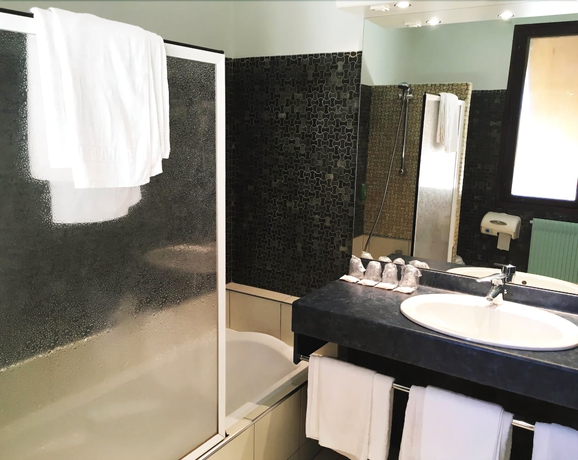 Imagen de la habitación del Hotel Les Peyri&egrave;res. Foto 16