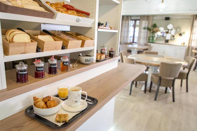 Imagen general del Hotel Les Pins Blancs En Provence. Foto 3