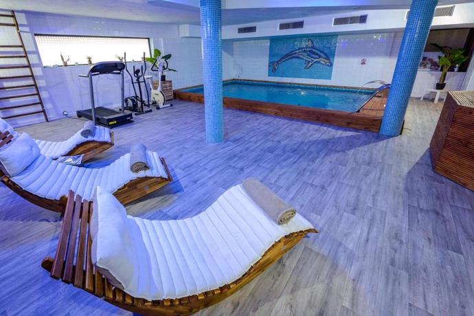 Imagen general del Hotel Les Pins Blancs En Provence. Foto 8