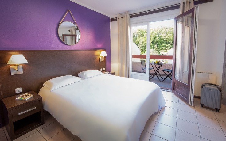 Imagen de la habitación del Hotel Les Pins Blancs En Provence. Foto 16