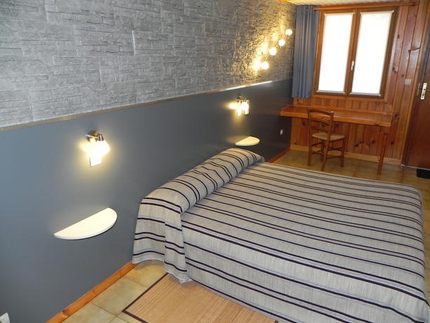Imagen de la habitación del Hotel Les Pins. Foto 7