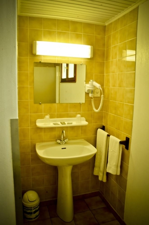 Imagen de la habitación del Hotel Les Pins. Foto 12