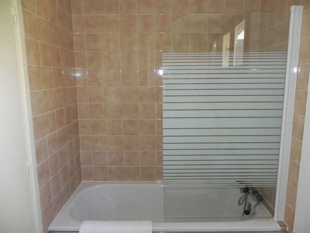 Imagen de la habitación del Hotel Les Pins. Foto 13