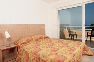 Imagen de la habitación del Hotel Les Pins Standing Residence. Foto 2
