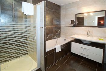 Imagen de la habitación del Hotel Les Platanes. Foto 5