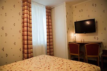 Imagen de la habitación del Hotel Les Platanes. Foto 6