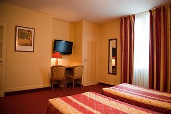 Imagen de la habitación del Hotel Les Platanes. Foto 8