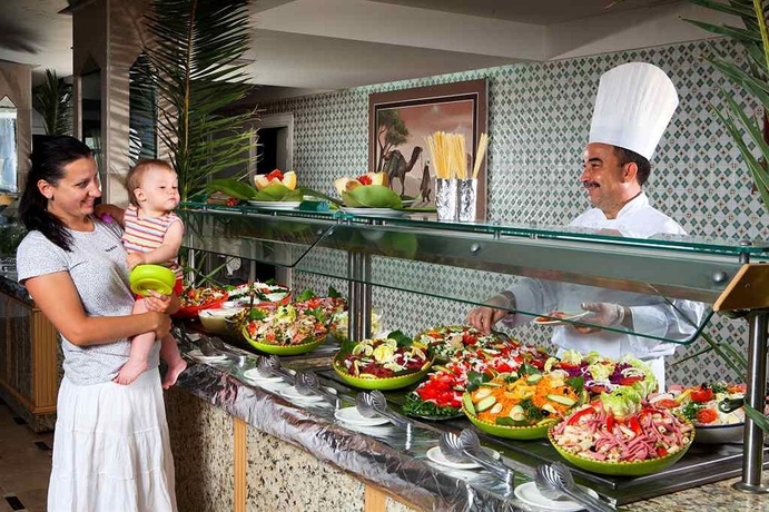 Imagen del bar/restaurante del Hotel Les Pyramides. Foto 3