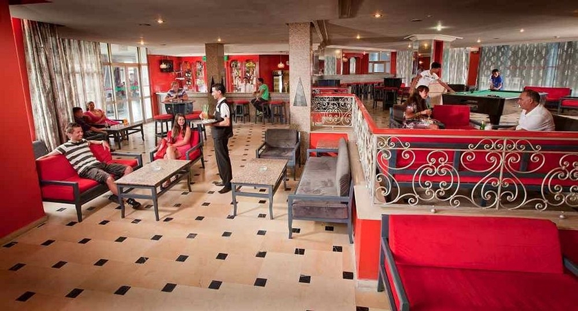 Imagen del bar/restaurante del Hotel Les Pyramides. Foto 4