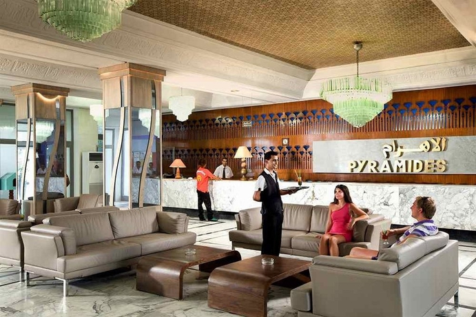 Imagen de los interiores del Hotel Les Pyramides. Foto 13