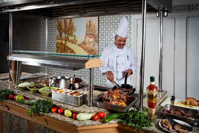 Imagen del bar/restaurante del Hotel Les Pyramides. Foto 5