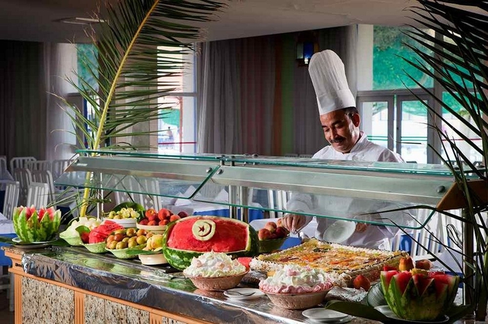 Imagen del bar/restaurante del Hotel Les Pyramides. Foto 6