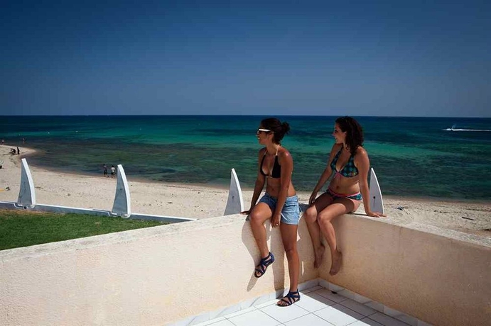 Imagen de los exteriores del Hotel Les Pyramides. Foto 12