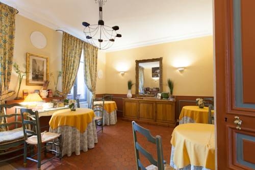 Imagen general del Hotel Les Quatre Dauphins. Foto 4