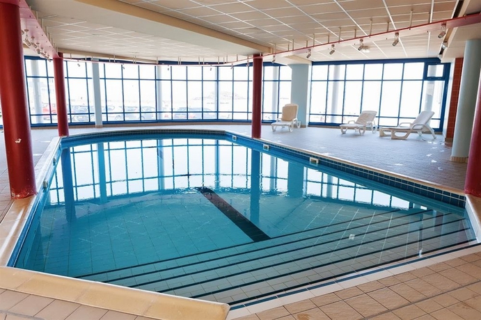 Imagen de la piscina del Hotel Les R&eacute;sidences d'Armor. Foto 12
