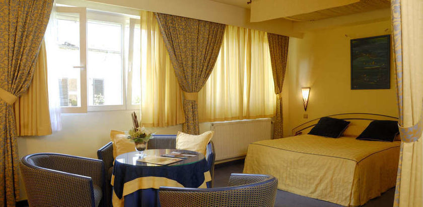 Imagen de la habitación del Hotel Les Reflets Jaunes. Foto 8