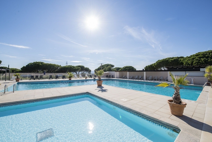 Imagen de la piscina del Hotel Les Residences du Colombier - ULVF. Foto 15