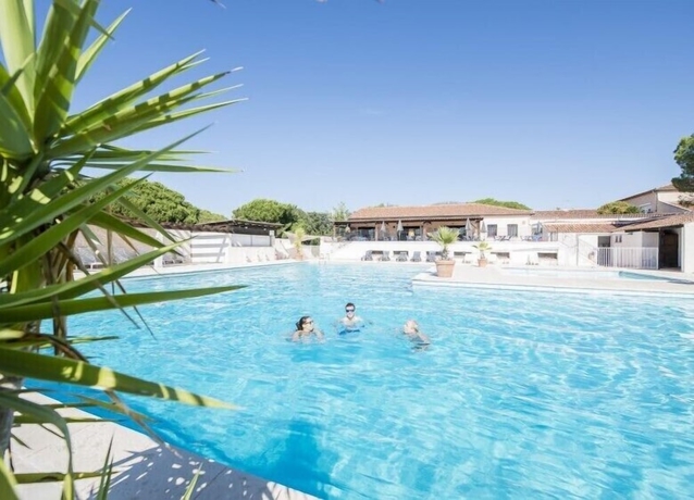 Imagen de la piscina del Hotel Les Residences du Colombier - ULVF. Foto 16