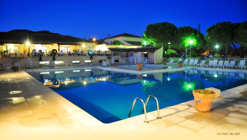 Imagen de la piscina del Hotel Les Residences du Colombier - ULVF. Foto 17