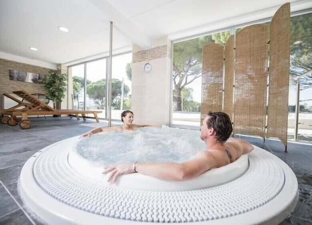 Imagen de la piscina del Hotel Les Residences du Colombier - ULVF. Foto 18