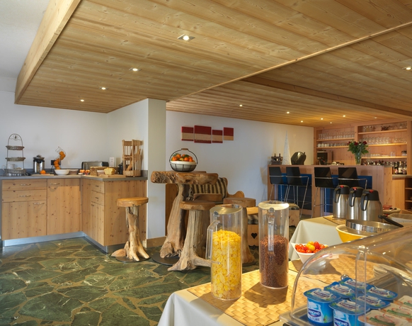 Imagen del bar/restaurante del Hotel Les Rhodos, Cordon. Foto 5