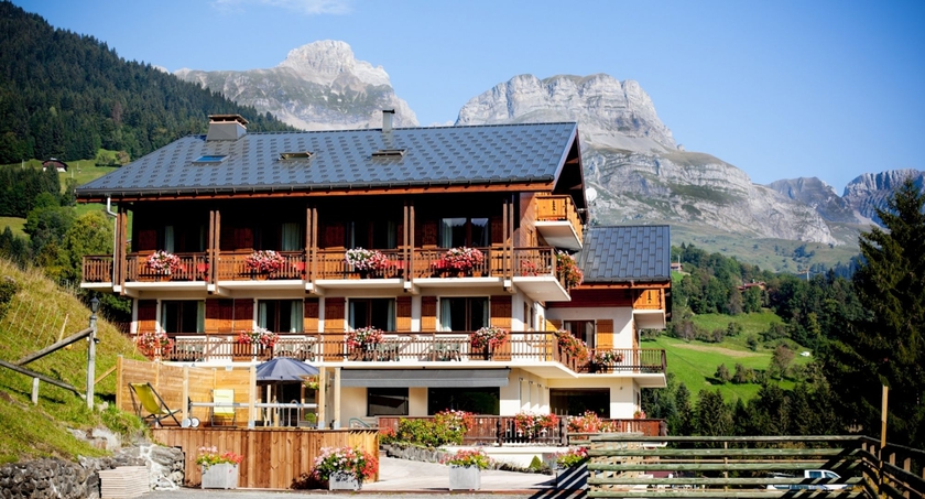 Imagen de los exteriores del Hotel Les Rhodos. Foto 11