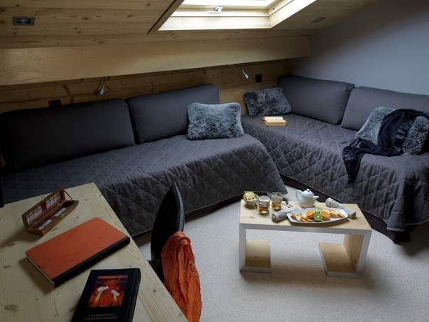 Imagen de los interiores del Hotel Les Rhodos. Foto 13