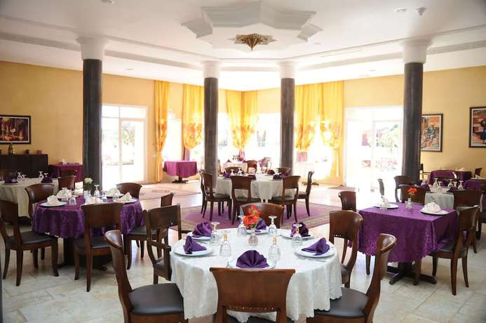 Imagen del bar/restaurante del Hotel Les Riads de Jouvence. Foto 5