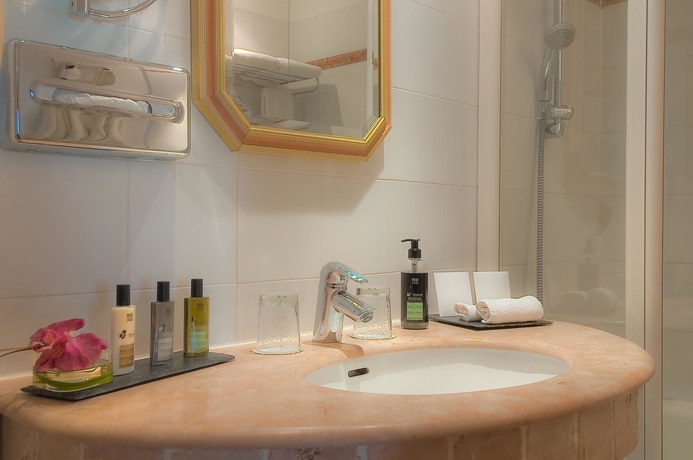 Imagen de la habitación del Hotel Les Rives De Notre Dame. Foto 10