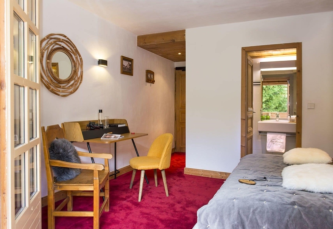 Imagen de la habitación del Hotel Les Roches Fleuries. Foto 7