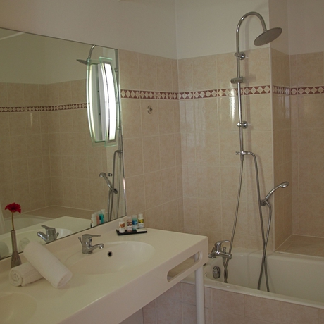 Imagen de la habitación del Hotel Les Roches Rouges, A Beaumier. Foto 7