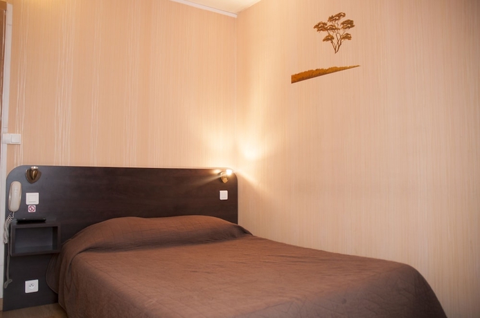Imagen de la habitación del Hotel Les Rosiers. Foto 13