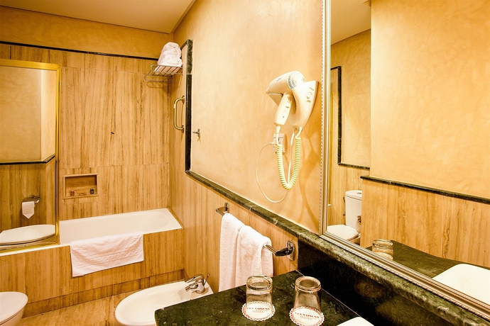 Imagen de la habitación del Hotel Les Saisons. Foto 2