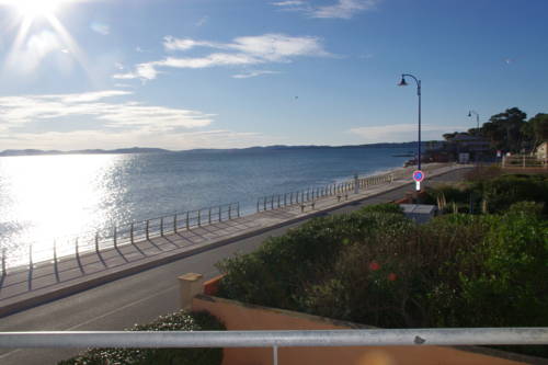 Imagen de la habitación del Hotel Les Stoechades. Foto 4
