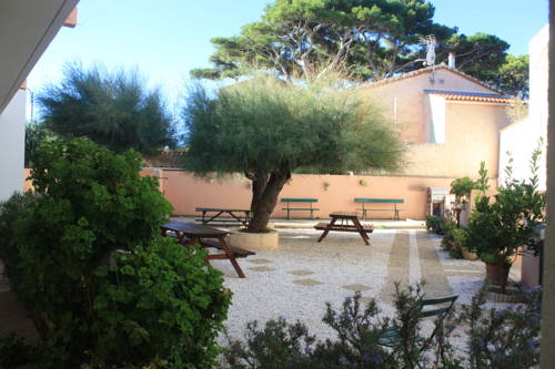 Imagen de la habitación del Hotel Les Stoechades. Foto 6