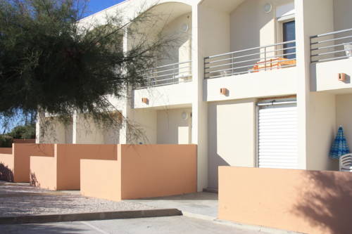 Imagen de la habitación del Hotel Les Stoechades. Foto 7