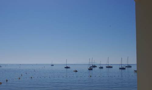 Imagen de la habitación del Hotel Les Stoechades. Foto 16