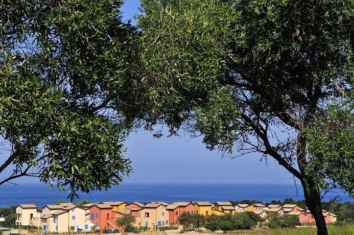 Imagen de los exteriores del Hotel Les Terrasses De Lozari. Foto 3