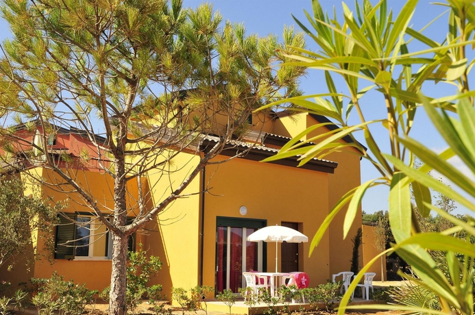Imagen de los exteriores del Hotel Les Terrasses De Lozari. Foto 4