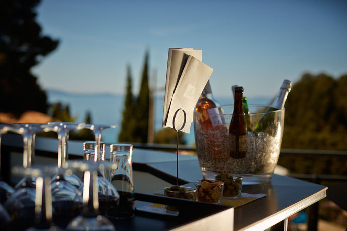 Imagen del bar/restaurante del Hotel Les Terrasses Du Bailli. Foto 2