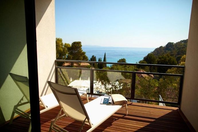 Imagen de la piscina del Hotel Les Terrasses Du Bailli. Foto 16