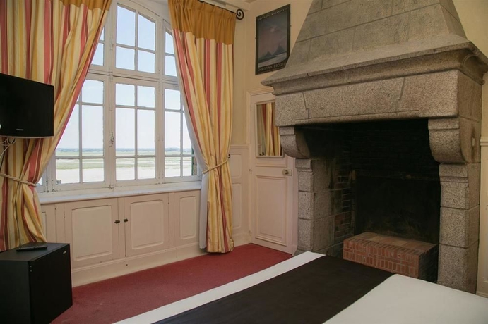 Imagen de la habitación del Hotel Les Terrasses Poulard. Foto 12